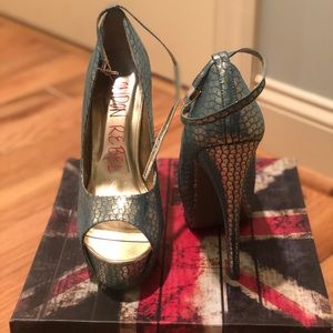 BRAND NEW‼️‼️NEVER WORN‼️